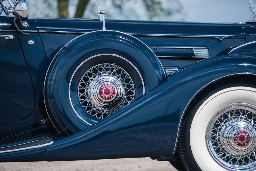 Детали экстерьера Packard Twelve Sport Phaeton 1936 года  (фото 19 из 35)